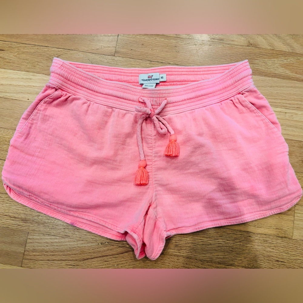 Vineyard Vines Women’s XS pull on shorts with tassel detail